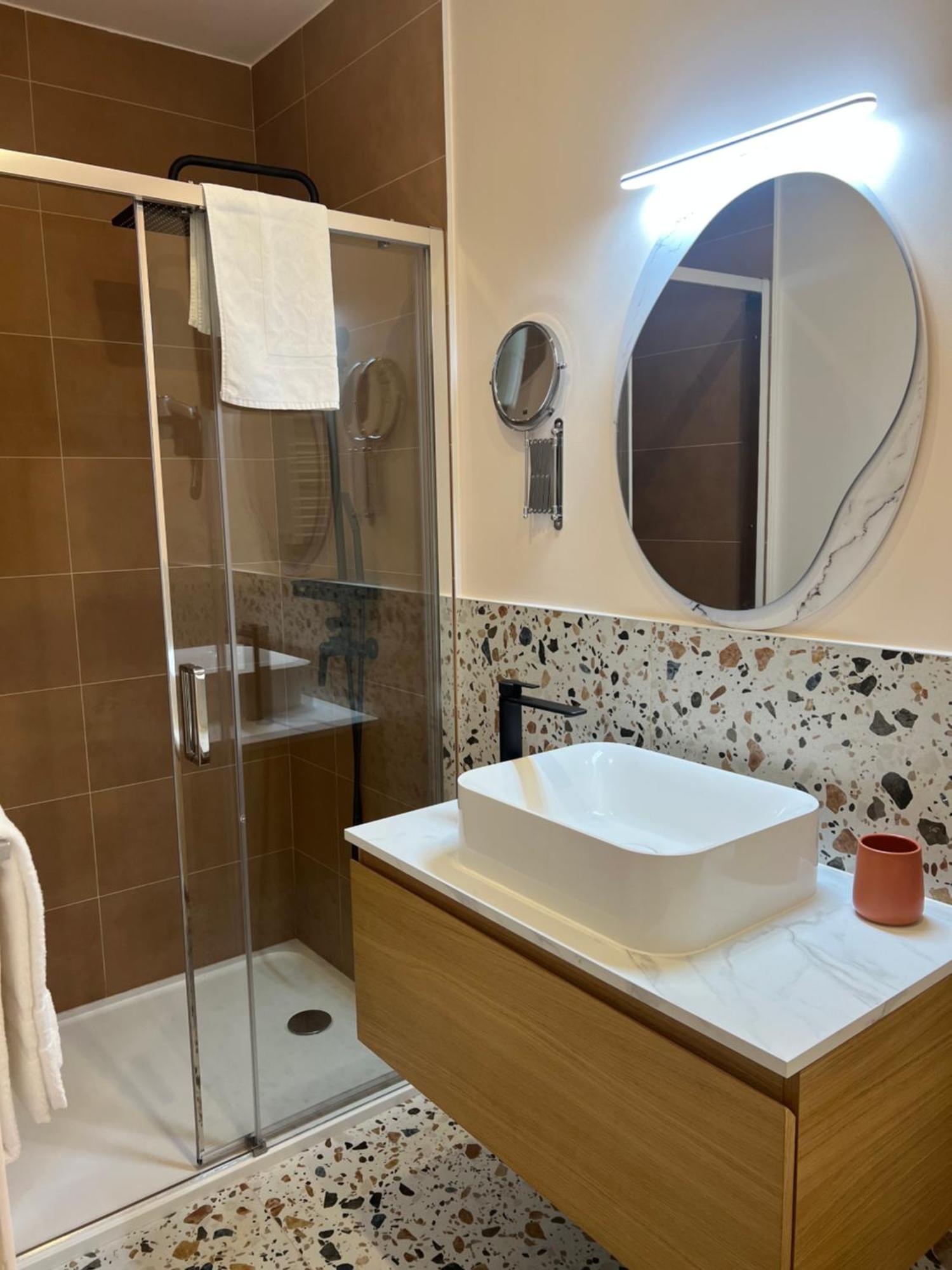 Hotel Restaurant Les Paquebots Port Vendres Ngoại thất bức ảnh